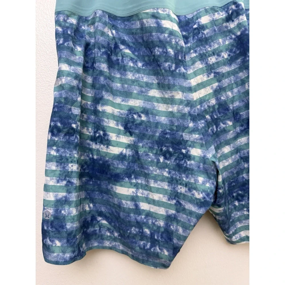 Lululemon El Current Blue & Teal Striped Lined Swim Trunks Shorts‎ Sz 36